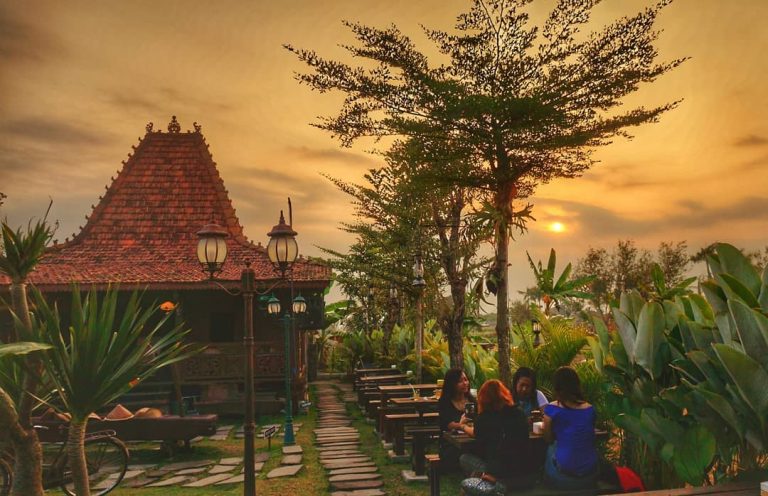 Tempat Kuliner Di Jogja Terbaik Untuk Menikmati Sore Wedang Kopi Prambanan