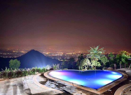 Kolam Renang Unik Di Bandung Dengan View Kece Bak Aurora | Wedang Kopi