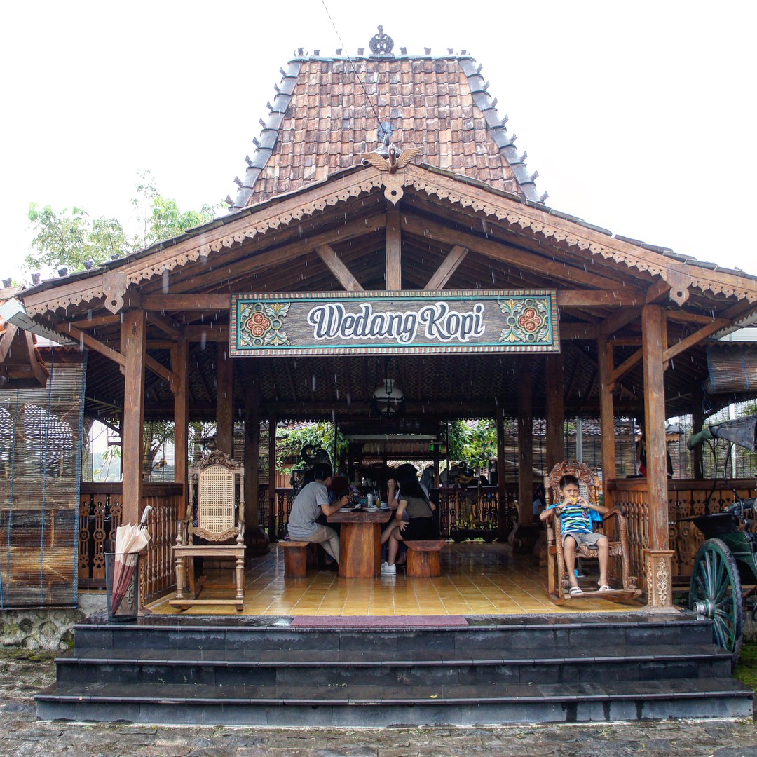 Restoran Klasik di Jogja dengan Nuansa yang Begitu Syahdu di Musim