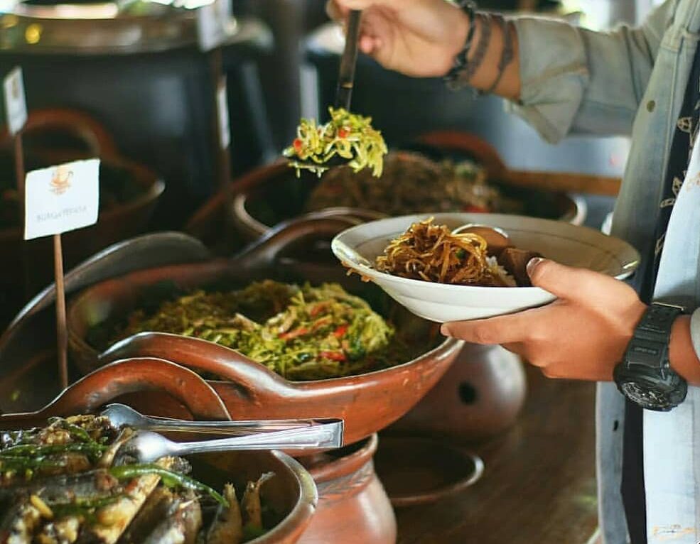 Resto Prasmanan di Jogja dengan Pemandangan Khas Pedesaan yang