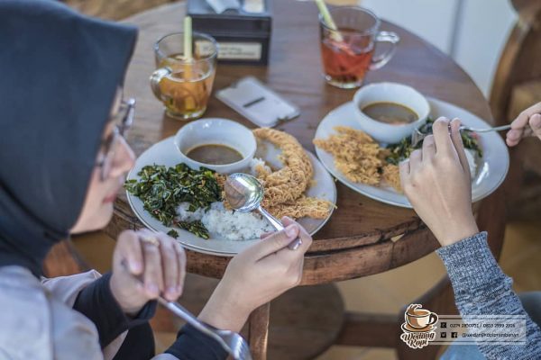 Resto Keluarga di Candi Prambanan yang Aman Dikunjungi di Masa Pandemi